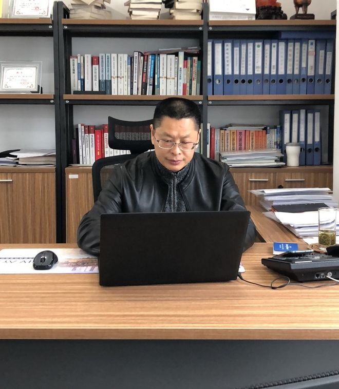 海华人物 | 川渝之地,砥砺前行中的海华(重庆)律师 - - 访海华永泰(重庆)分所主任陈龙