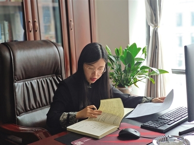 来自重庆的青年律师董佳维:做向阳而生的花朵