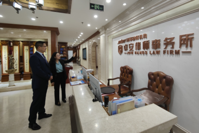 北京市京师(重庆)律师事务所创始合伙人、刑辩中心主任薛颖文律师到庭立方·卓安所参观交流